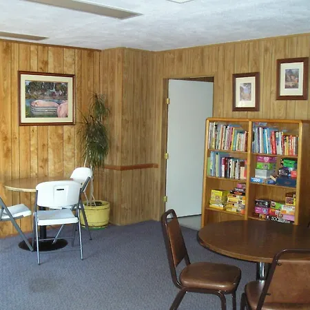 Lake Minden Camping Resort Cottage 2